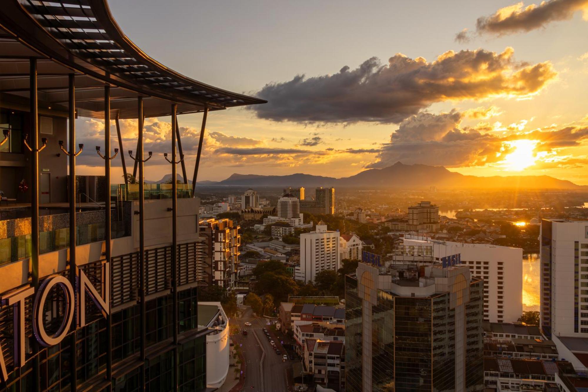 Sheraton Kuching Hotel エクステリア 写真
